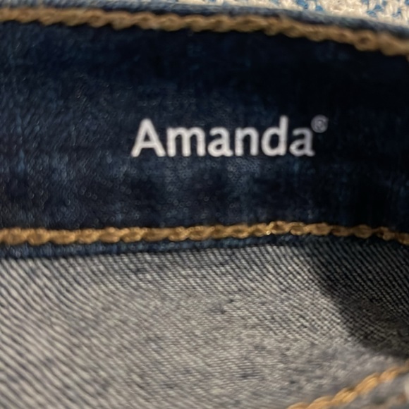 Gloria Vanderbilt Denim Ladies Shorts. Size 12. 5 pocket. Sewn hem Amanda - Picture 6 of 7